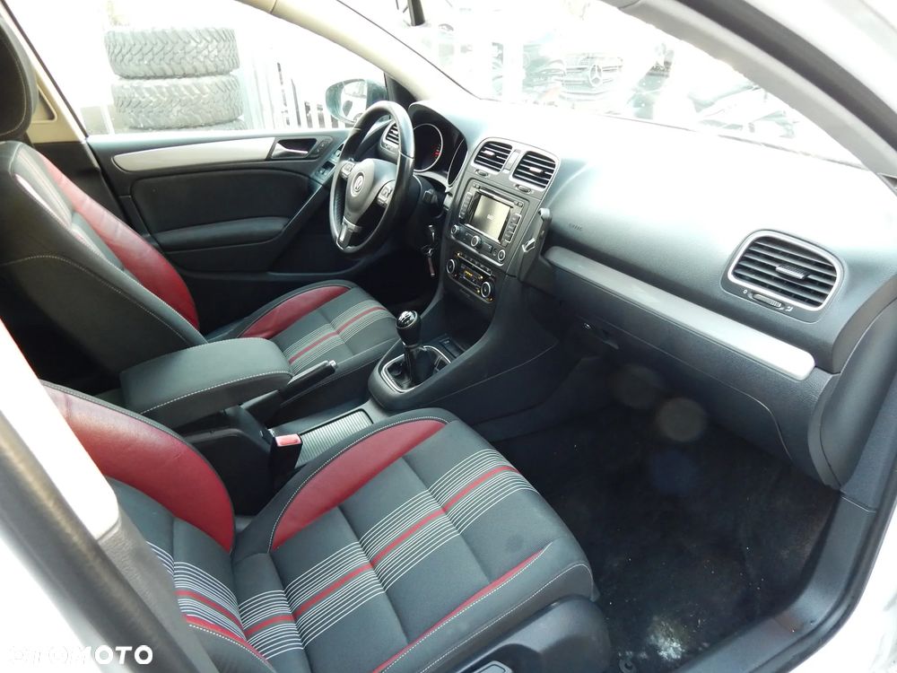 Volkswagen Golf 2.0 TDI DPF BlueMotion Technology MATCH - 9