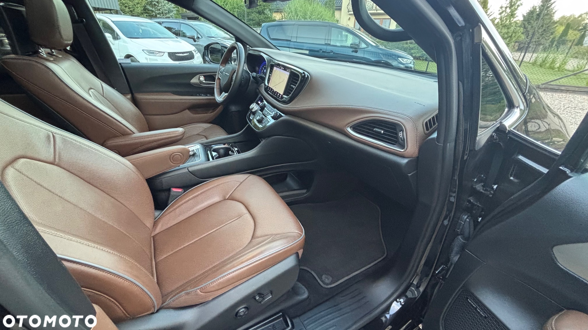 Chrysler Pacifica - 21