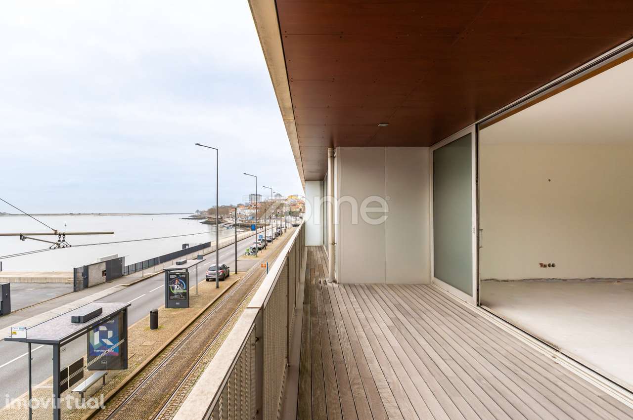 Apartamento com 3 Suítes e varanda na primeira linha do rio Douro - Grande imagem: 5/36