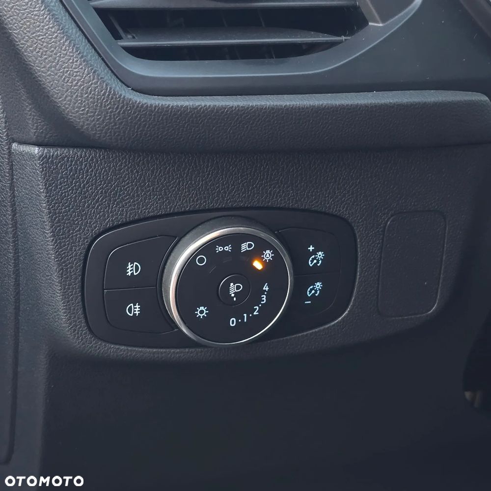 Ford Focus SW 1.0 EcoBoost Hybrid TITANIUM X - 34