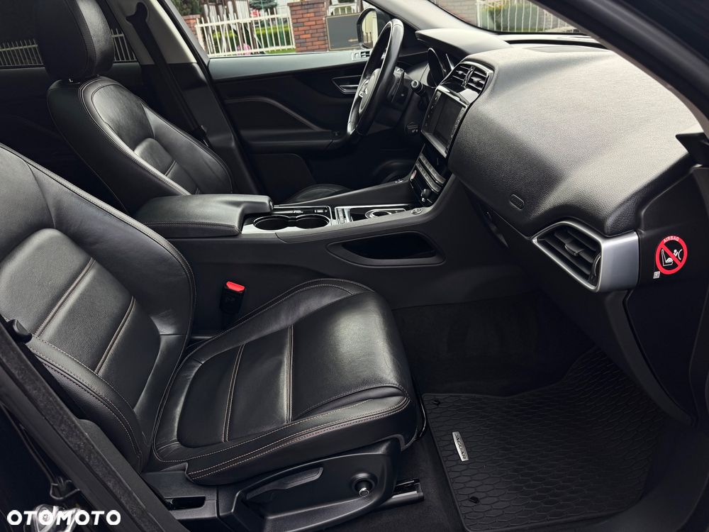 Jaguar F-Pace 20d AWD R-Sport - 20