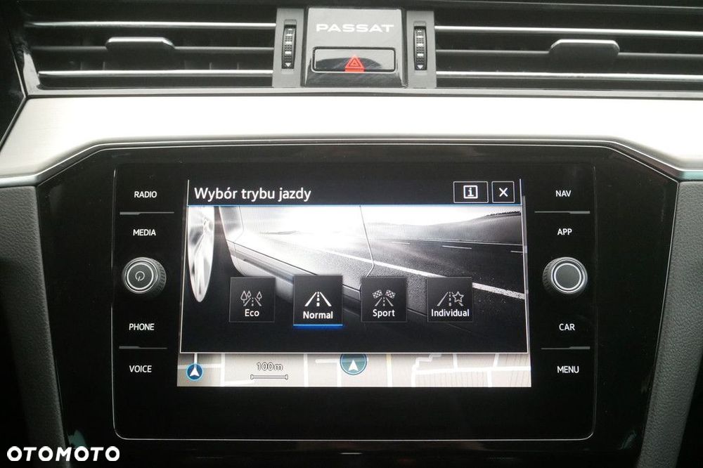 Volkswagen Passat Variant 2.0 TSI Elegance DSG - 24