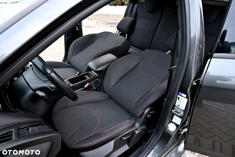 Ford Focus 1.5 EcoBoost ST-Line - 28