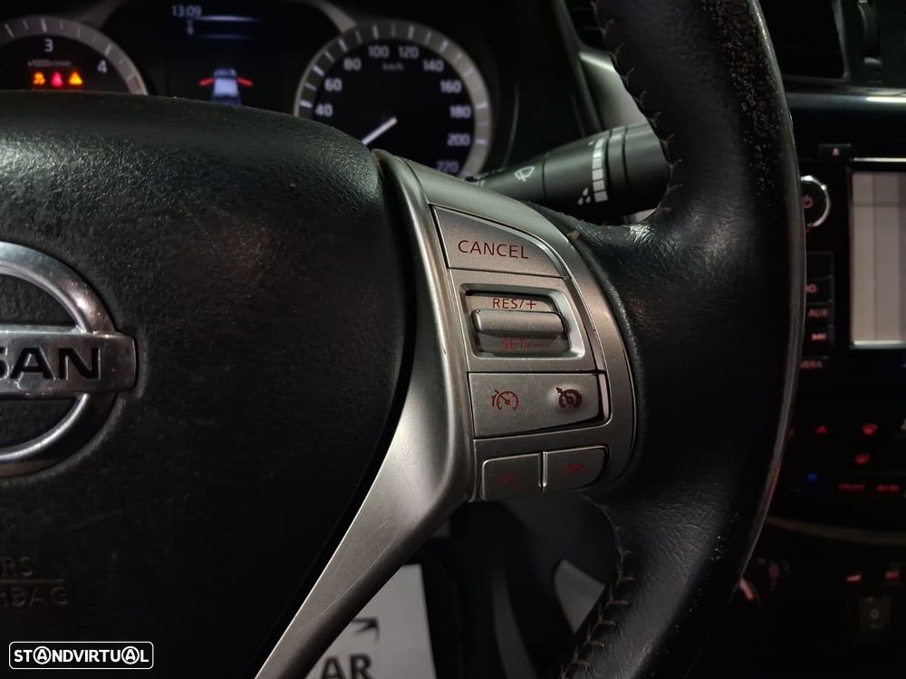 Nissan Navara 2.3 dCi CD 4WD N-Connecta - 17
