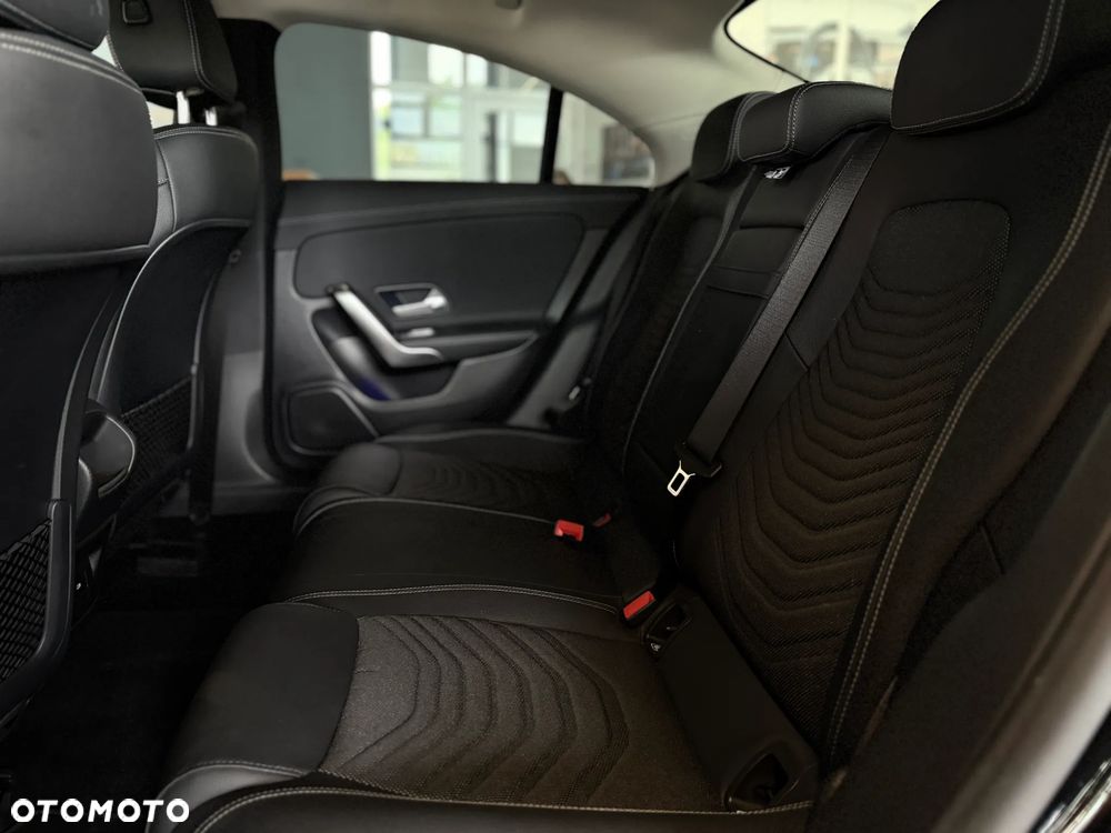 Mercedes-Benz CLA 180 Progressive 7G-DCT - 6
