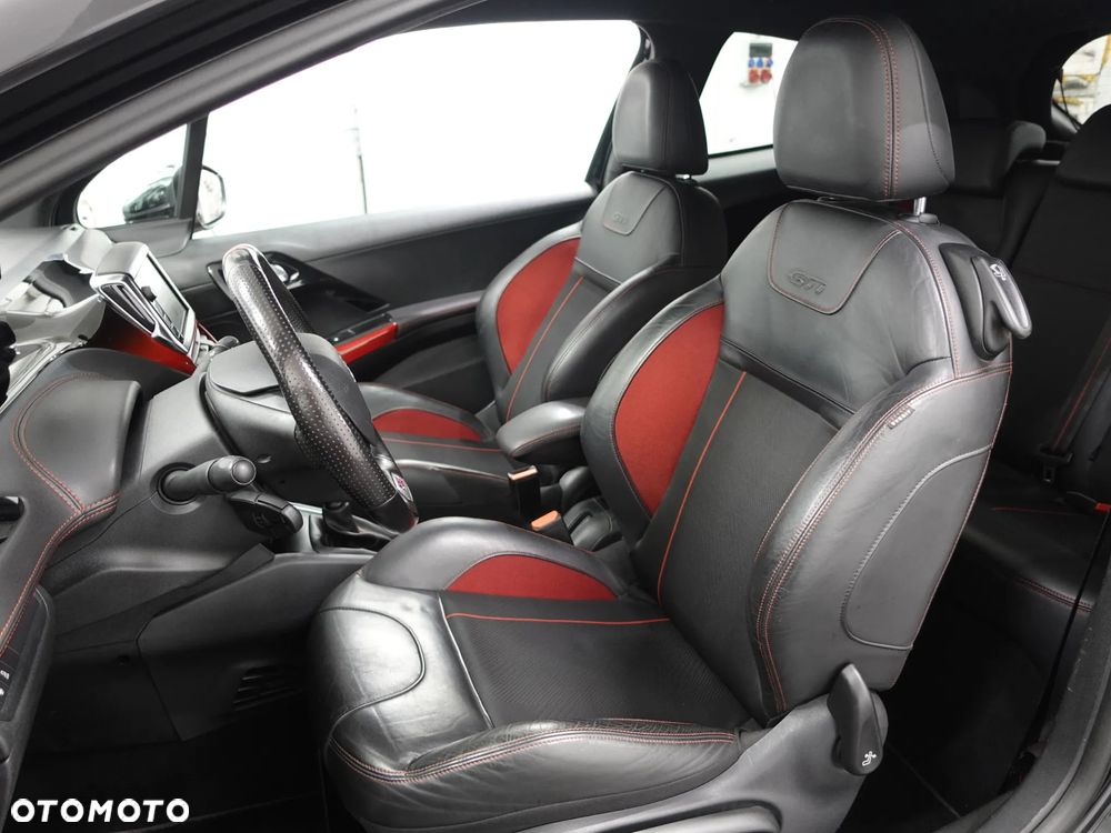 Peugeot 208 GTI 200 THP - 24