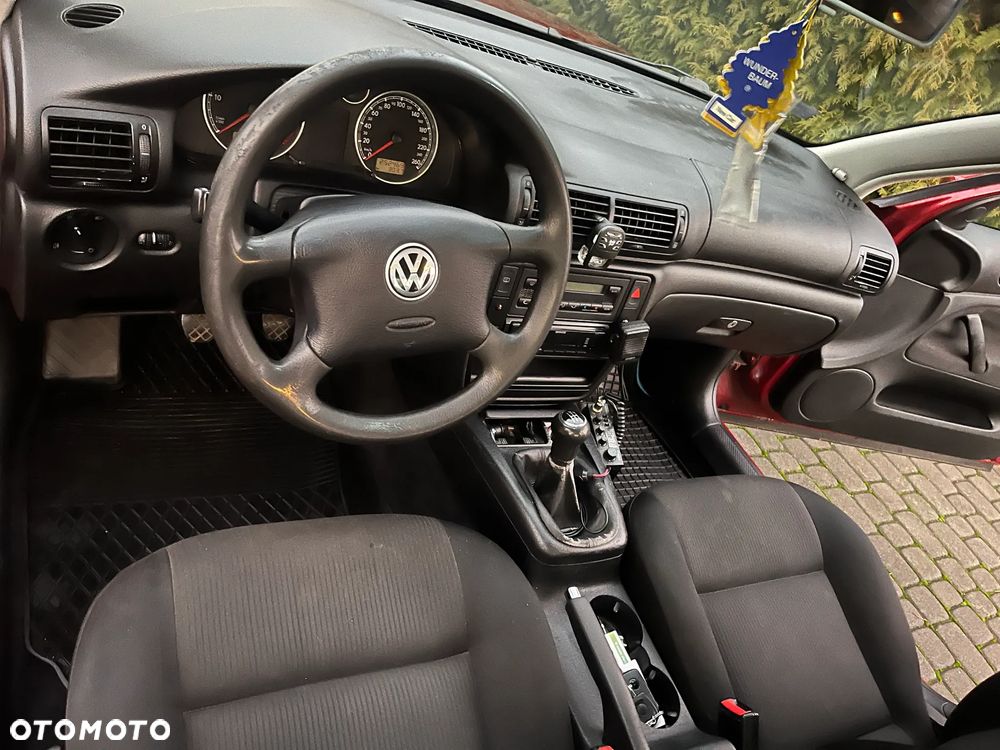 Volkswagen Passat 1.9 TDI Comfortline - 9