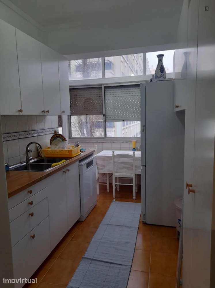Quarto - localizado em Benfica Lisbon - Grande imagem: 5/9