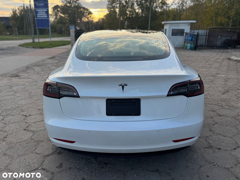 Tesla Model 3 - 6