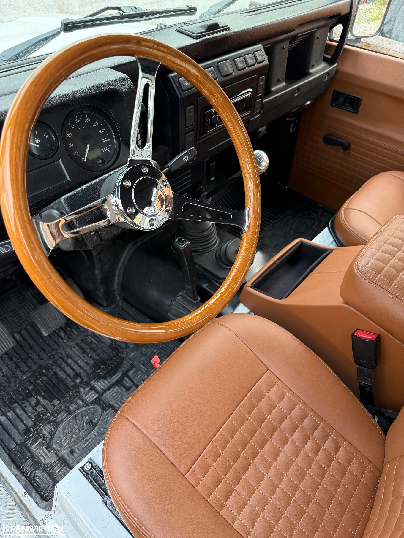 Land Rover Defender - 6