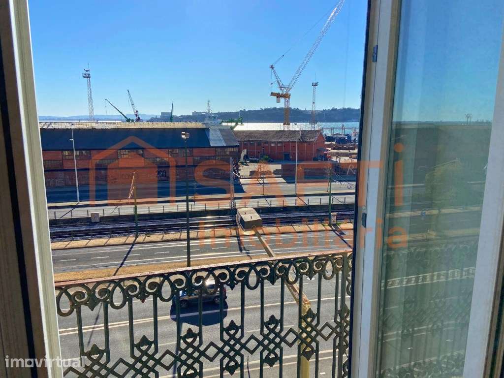 T2 com Vista Deslumbrante para o Tejo - Grande imagem: 5/15