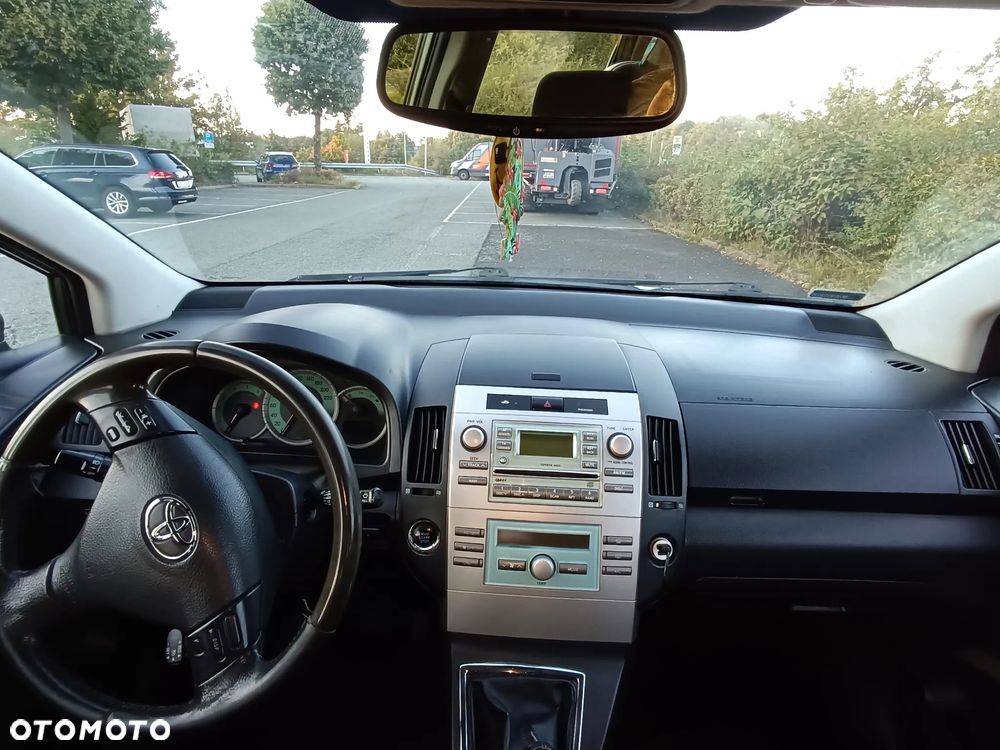 Toyota Corolla Verso 2.0 D-4D Prestige - 19