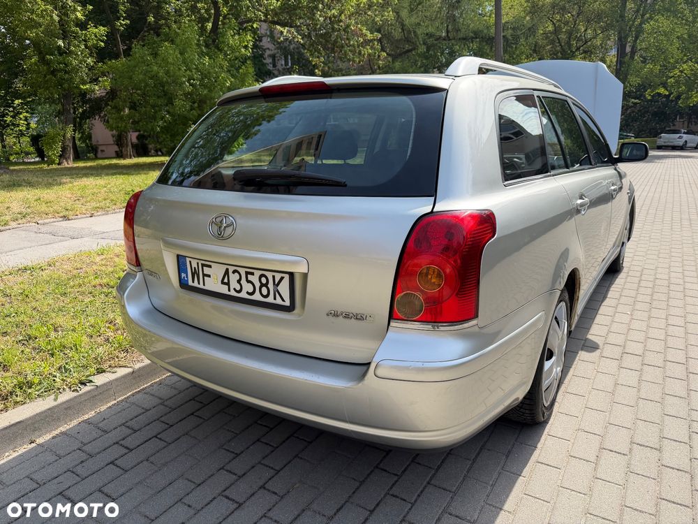 Toyota Avensis - 16