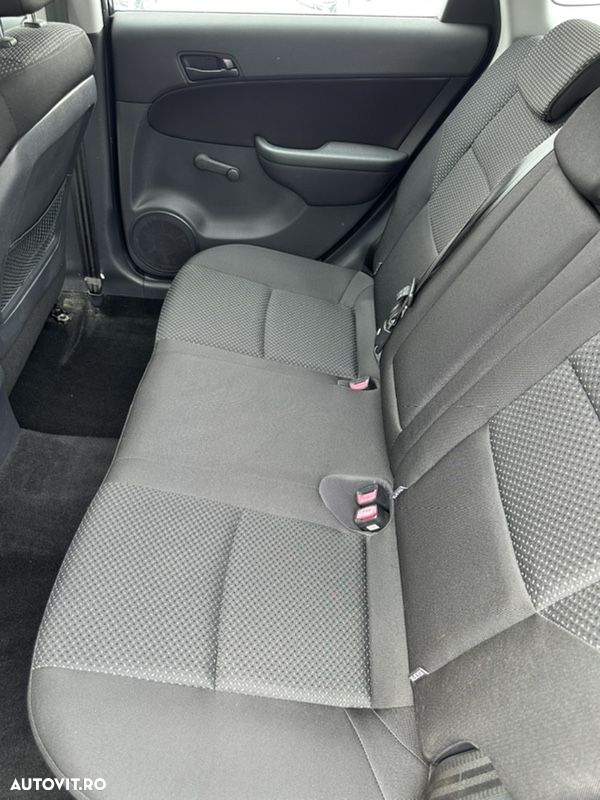 Hyundai i30 i30cw 1.4 blue Comfort - 13