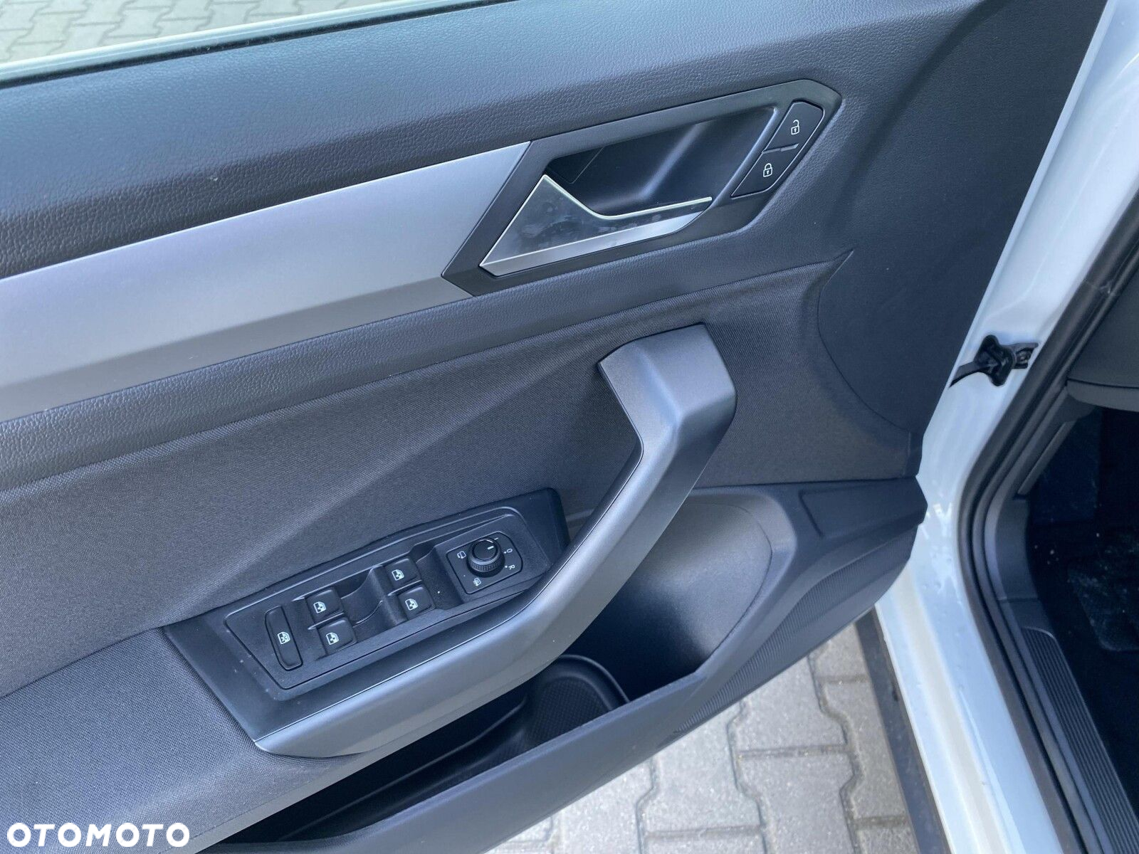 Volkswagen T-Roc - 38
