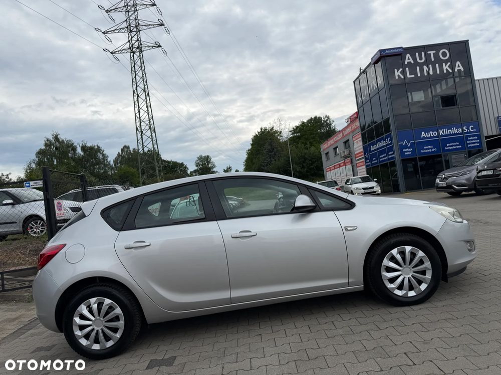 Opel Astra 1.6 Essentia - 4