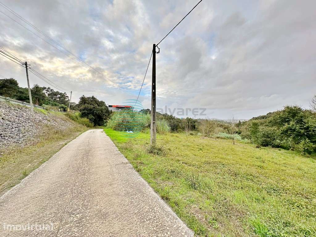 Terreno para a construção de 3 armazéns destinados a comércio, serv... - Grande imagem: 2/19