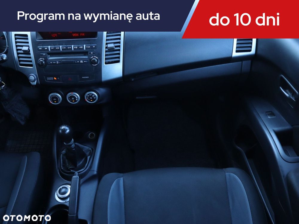 Mitsubishi Outlander - 10