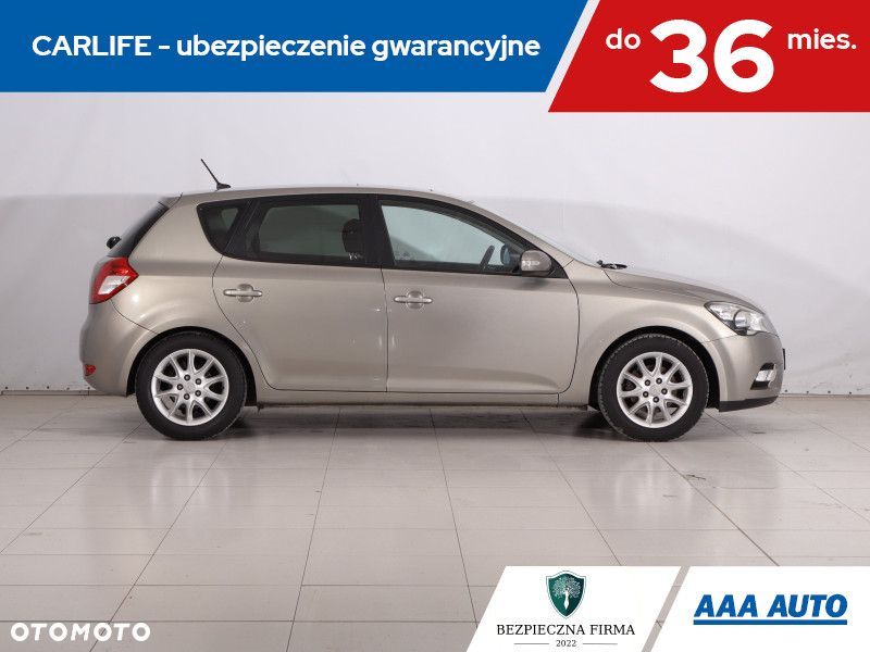 Kia Ceed - 8