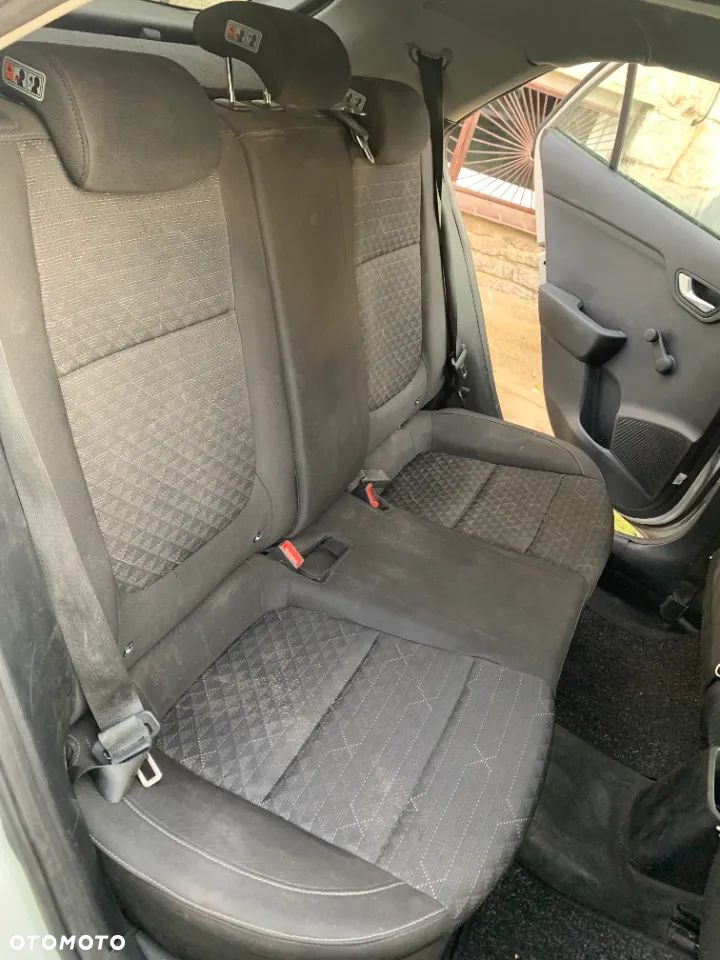 Kia Rio 1.2 L - 9