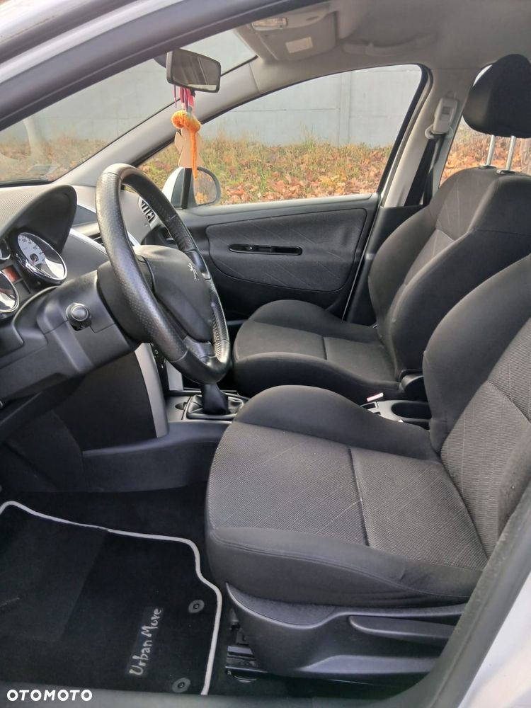 Peugeot 207 2008 photo 5