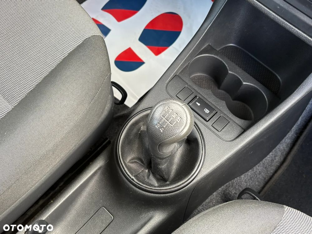 Skoda Fabia ver-1-2-12v-active - 17