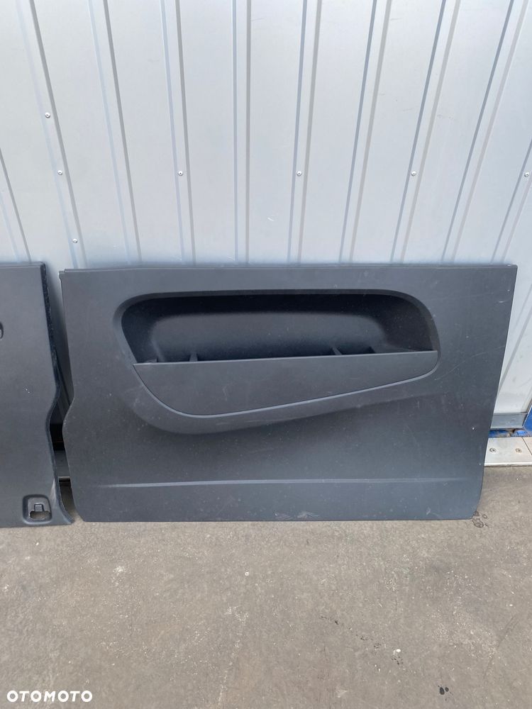 RENAULT TRAFIC  III 3 BOCZEK WNĘTRZA NA BOK BOKU BAGAŻNIKA LEWY TYLNY TYŁ TAPICERKA 769094027R  769096790R lift IV 4 WYCISZENIE WYGŁUSZENIE NA BŁOTNIK  OSŁONA ZABUDOWA OBICIE PAKI LEWE OPEL VIVARO B FIAT TALENTS BOCZEK DRZWI SUWANYCH PRZESUWNYCH LEWYCH Wwa - 2