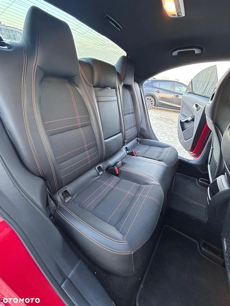 Mercedes-Benz CLA 180 7G-DCT - 29