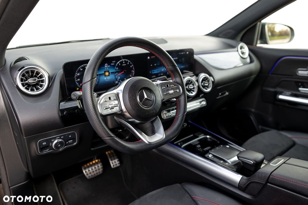 Mercedes-Benz GLA 250 8G-DCT AMG Line - 17