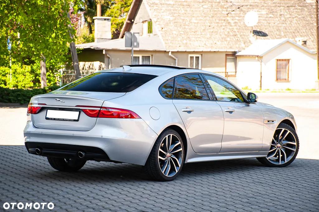 Jaguar XF 2.0 T R-Sport - 12