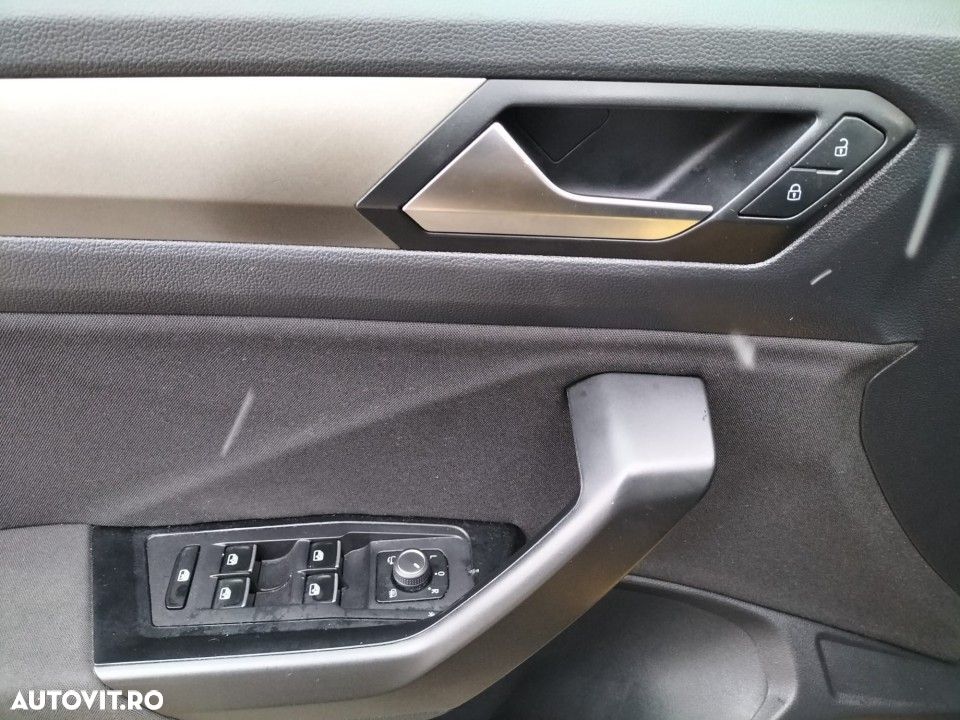 Volkswagen T-Roc - 13