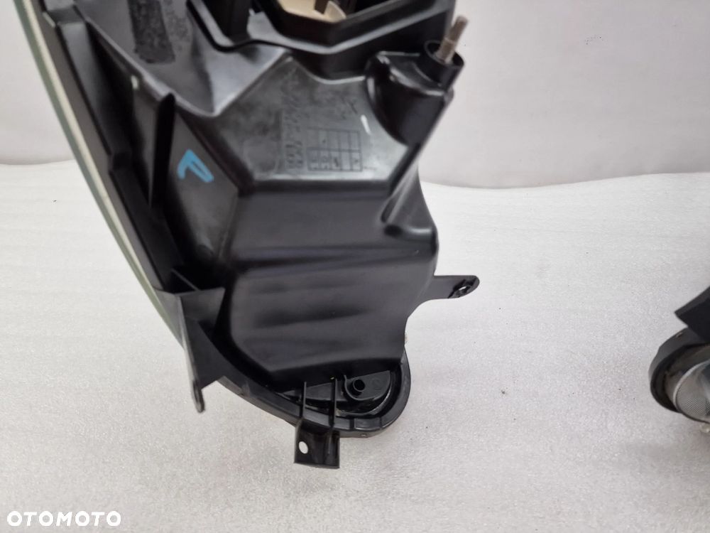 RENAULT TWINGO 2 II 07-12 LEWA / PRAWA LAMPA PRZEDNIA PRZÓD JASNA , NR AUKCJI LA401 - 9