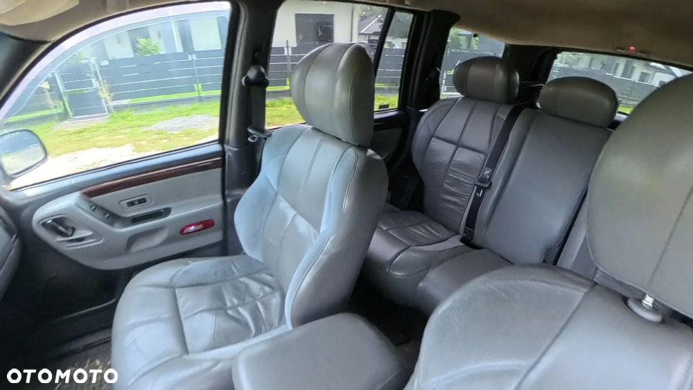 Jeep Grand Cherokee - 12