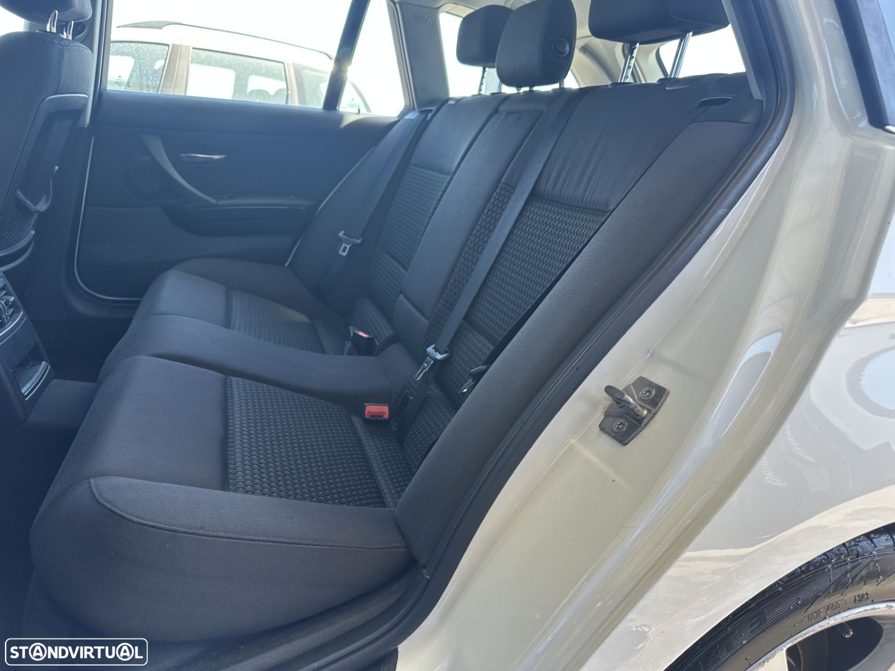 BMW 318 d Touring - 9