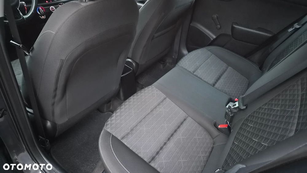 Kia Rio - 22