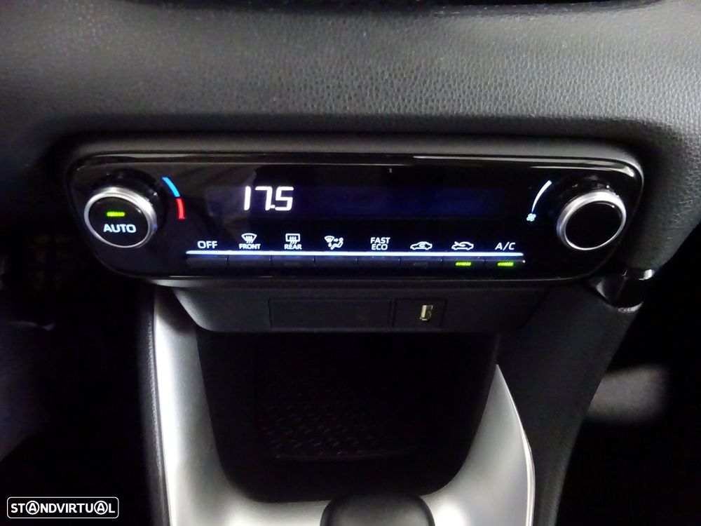 Toyota Yaris 1.5 HDF Comfort Plus - 26