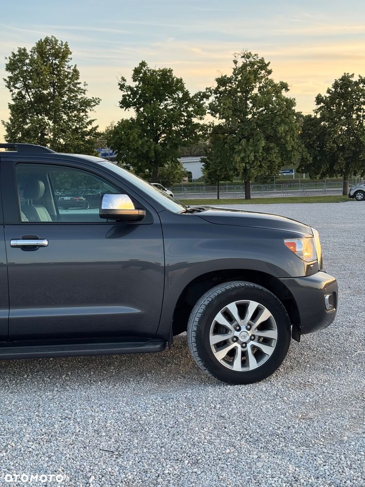 Toyota Sequoia - 10