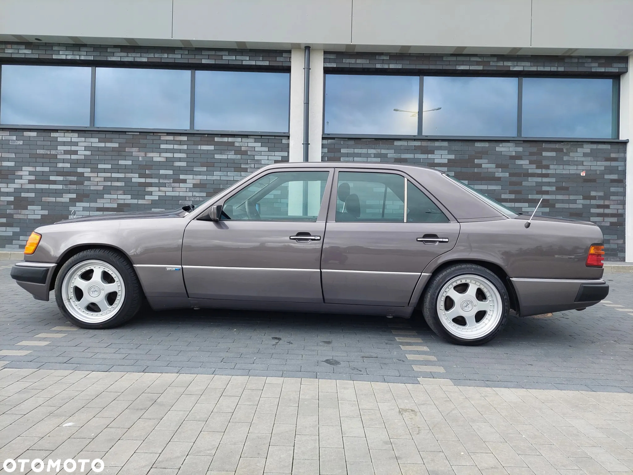 Mercedes-Benz Klasa E 230 - 12