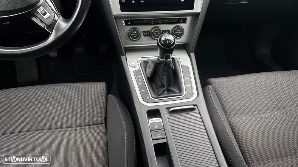 VW Passat 2.0 TDI Confortline - 14