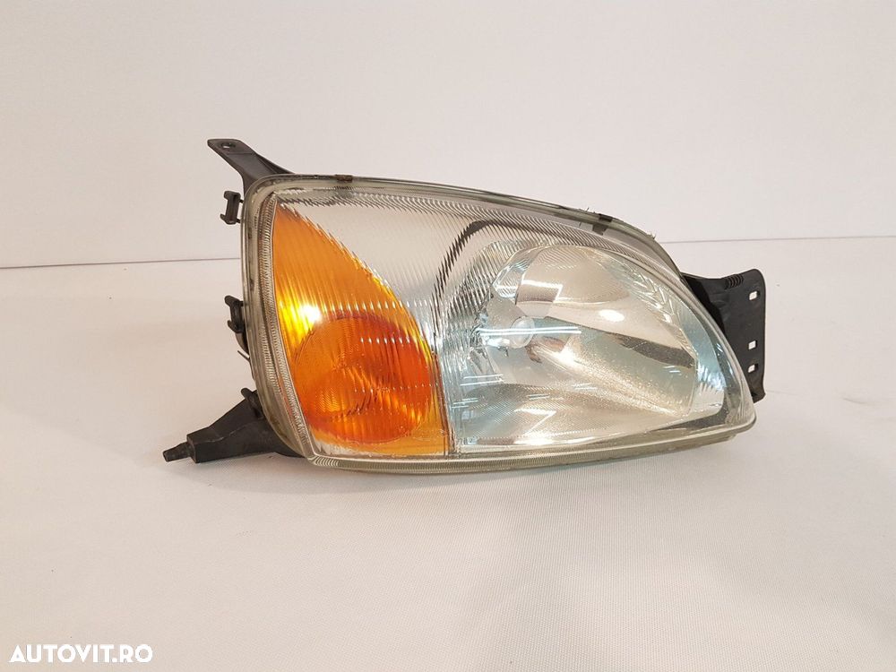 Far dreapta Ford Fiesta dupa 1997 - 2