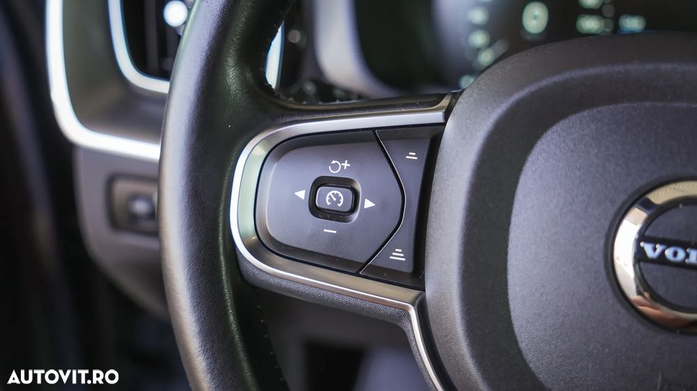 Volvo XC 60 T8 Twin Engine AWD Momentum - 19