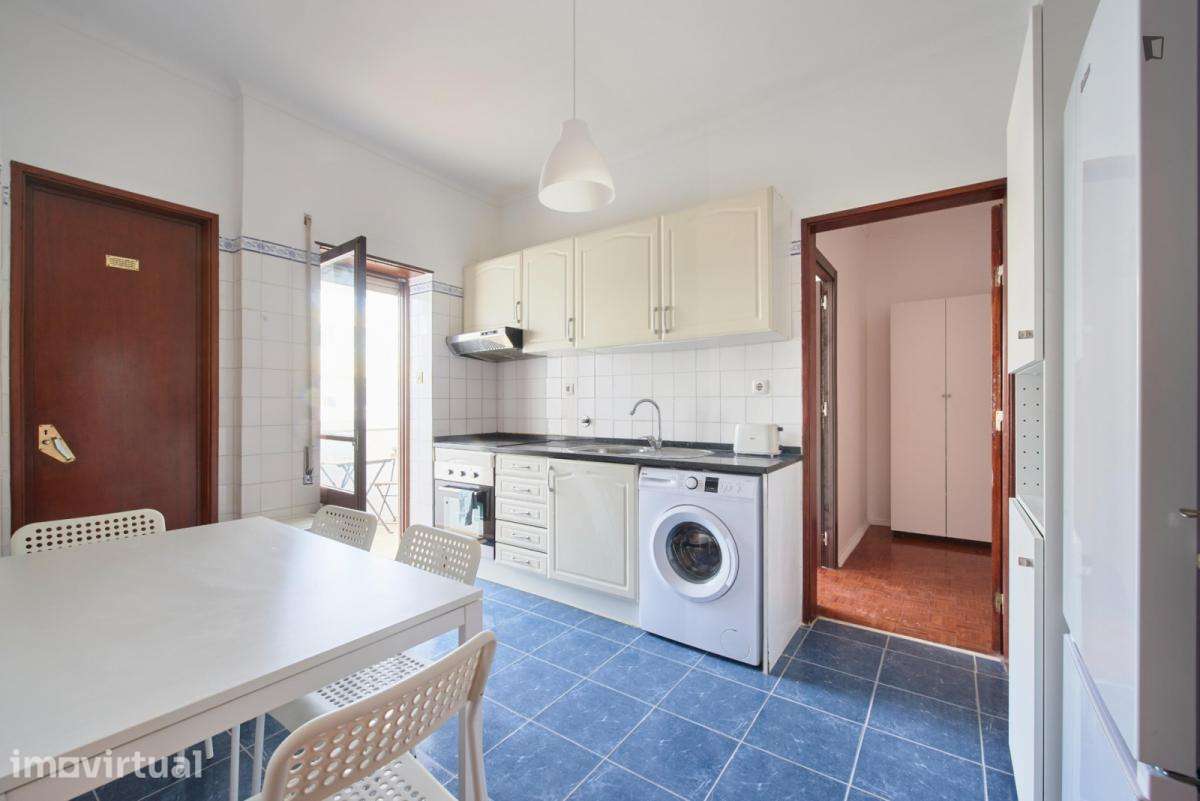 Quarto - localizado em Almada Lisbon - Grande imagem: 4/60