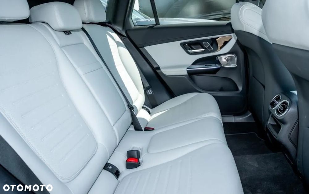 Mercedes-Benz GLC 300 d 4Matic 9G-TRONIC AMG Line Advanced - 10