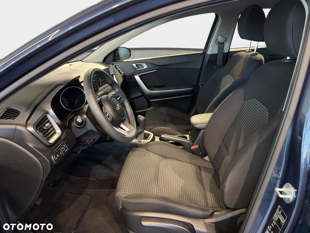Kia Ceed - 11