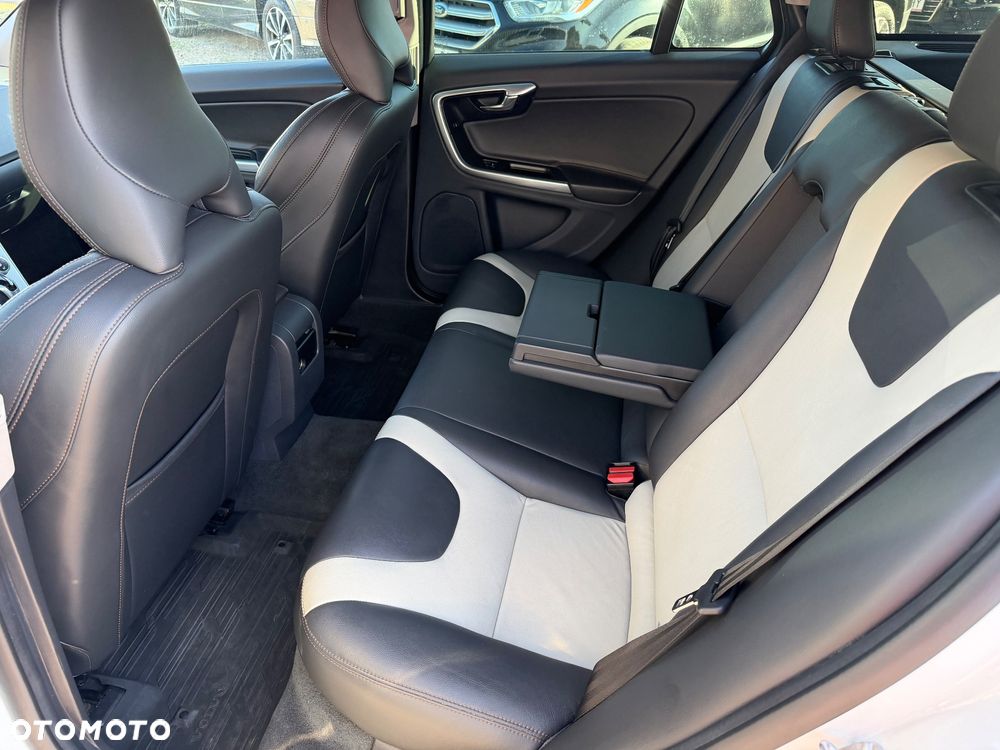 Volvo V60 Cross Country T5 AWD Geartronic Summum - 7