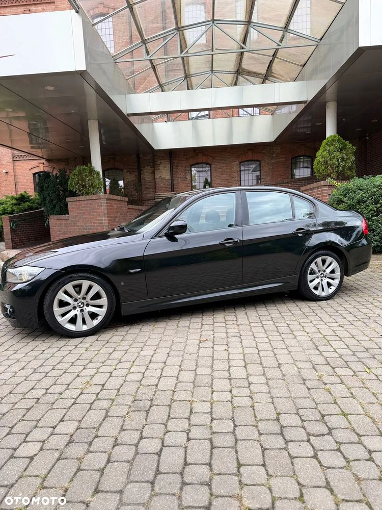 BMW Seria 3 318d DPF Edition Sport - 12