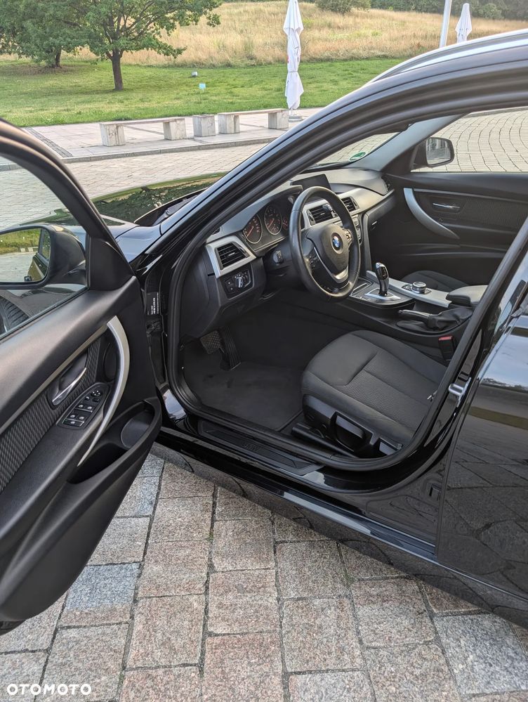 BMW Seria 3 318i - 10