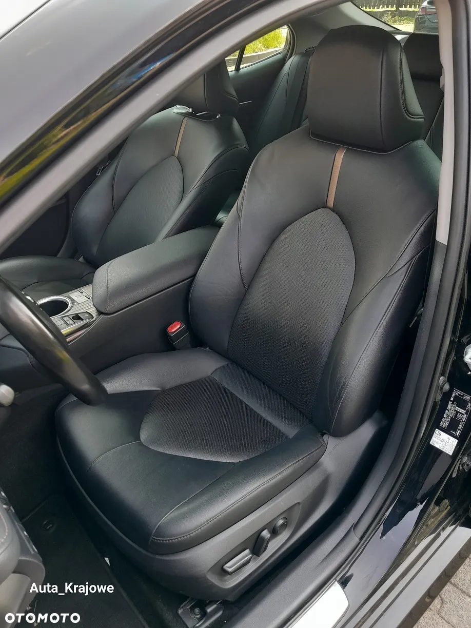 Toyota Camry 2.5 Hybrid Executive CVT - 28