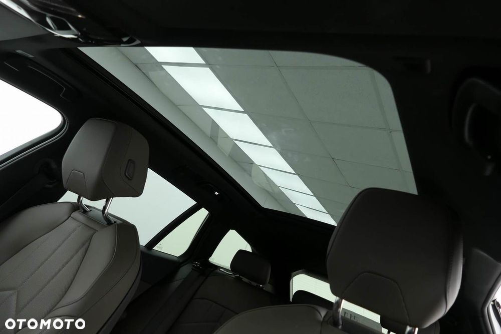 BMW Seria 5 520d xDrive Touring - 11