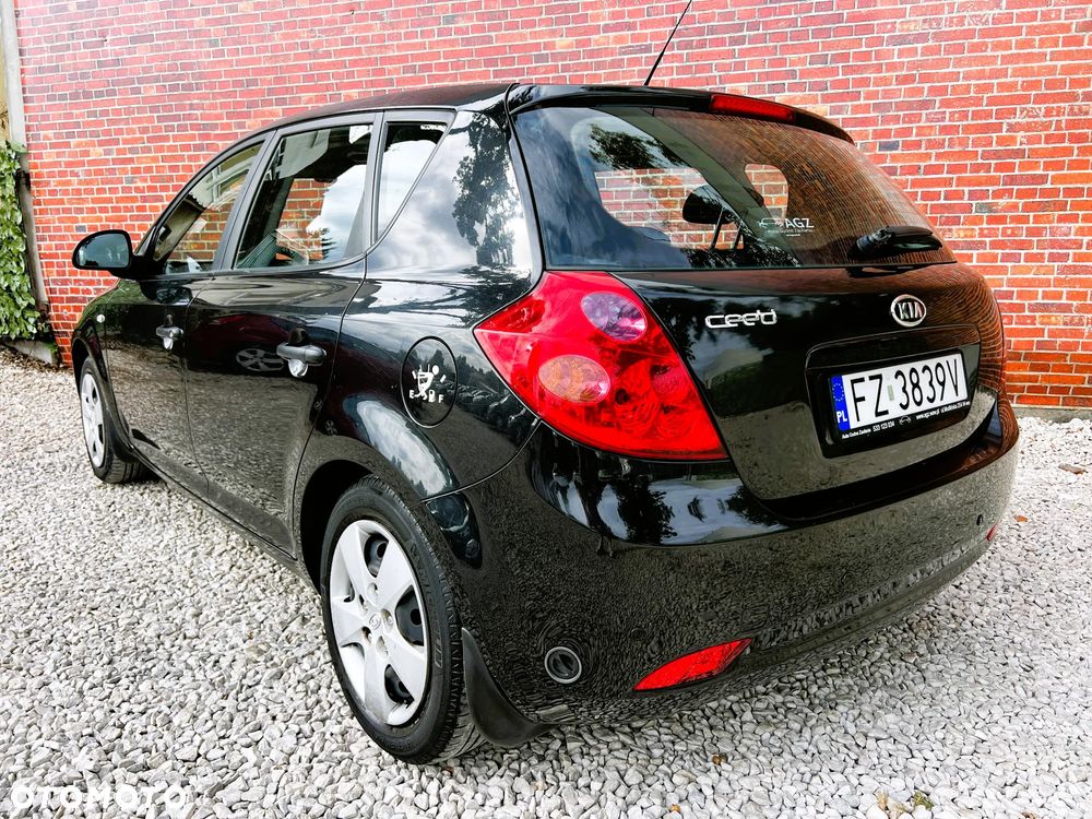 Kia Ceed - 4